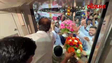 अजित पवारांचा  वंदे भारतने प्रवास