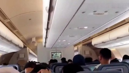 Türbülansa giren uçaktaki yolcular tavana fırladı: 2 yaralı