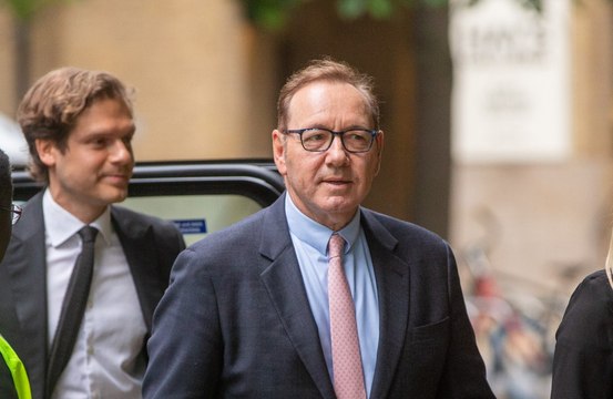 Kevin Spacey affirme que saisir les parties intimes des hommes n'est pas généralement la première approche qu'il adopterait.