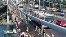 15 Temmuz Şehitler Köprüsü'ne Türk Bayrağı Asıldı