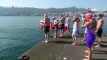 16 kişilik grup farkındalık oluşturmak ve 15 Temmuz’u unutturmamak için Karadeniz’de 4 kilometre boyunca yüzdüler