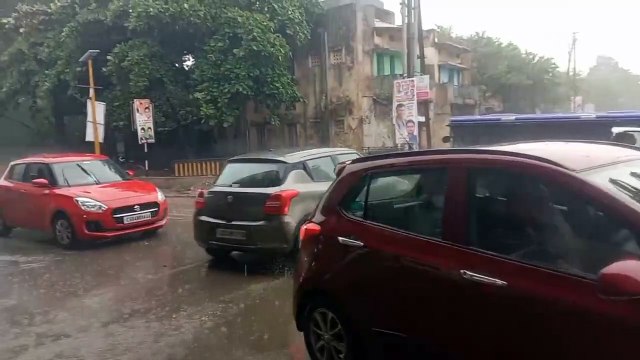 Weather News : राजधानी में बदला मौसम का मिजाज, झमाझम बारिश से तलाब बनी सड़क, देखें वीडियो