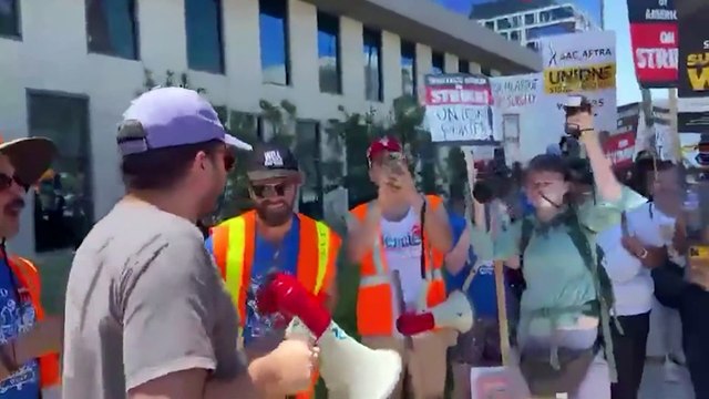 Las grandes estrellas de Hollywood salen a las calles para apoyar la huelga de actores en EEUU