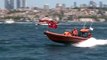 Kıyı Emniyeti, şehitler ve gaziler için İstanbul Boğazı'nda gösteri yaptı