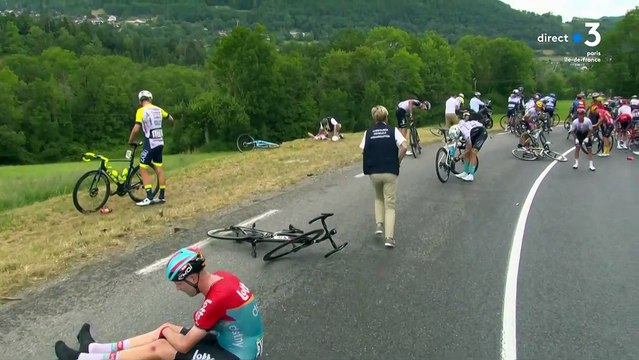 Environ trente coureurs ont chuté au départ de la 14e étape du Tour de France ce samedi.