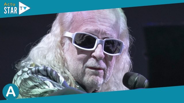 Michel Polnareff rejoint par surprise par son fils Louka en plein concert à Paris