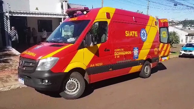Idoso fica ferido ao sofrer queda em residência