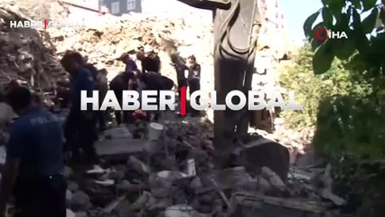 İstanbul Bakırköy'de bina çöktü! Ekipler arama çalışması yapıyor
