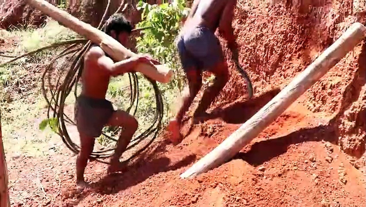 Dig Cliff to Build Underground House From Bamboo.