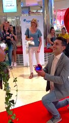 Romantico Proposta di Matrimonio al Centro Commerciale di Rozzano 💍
