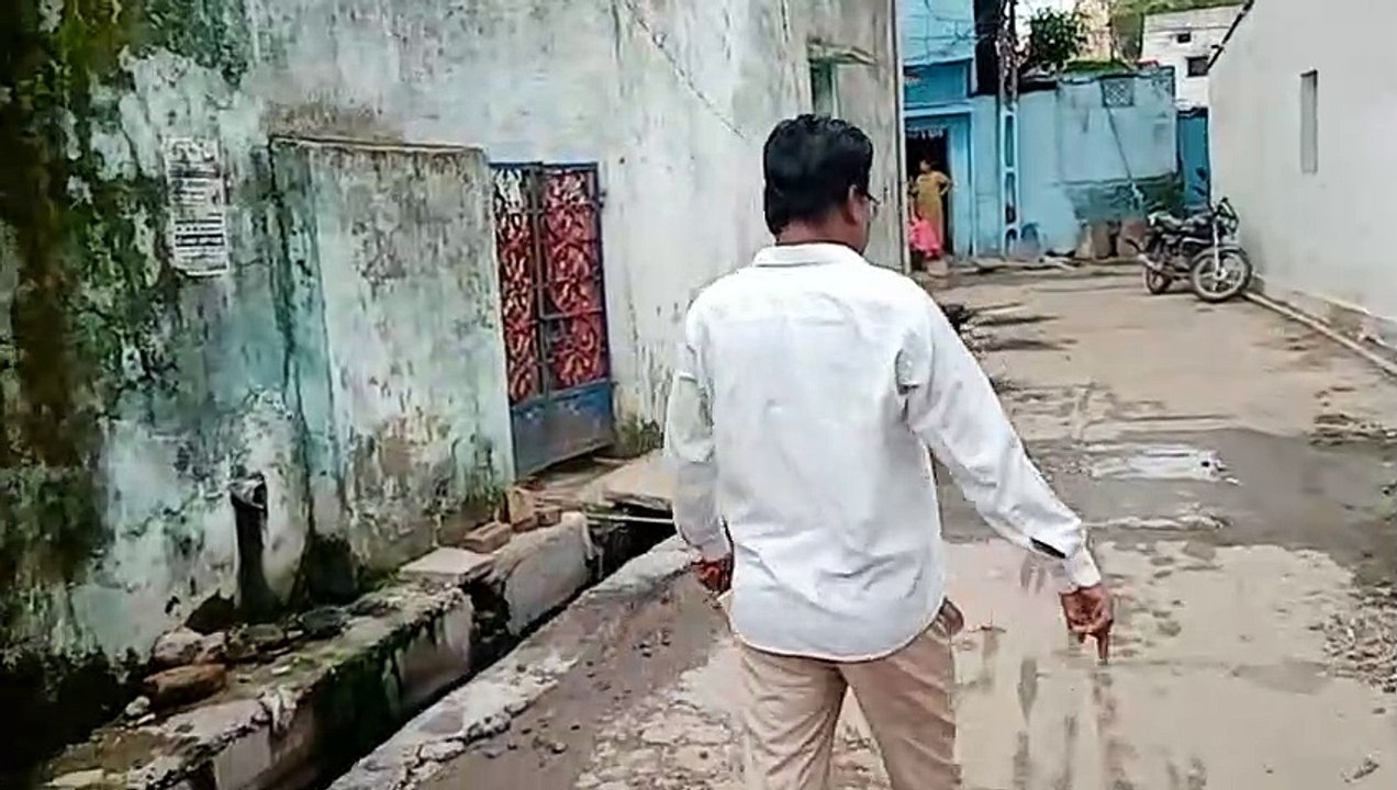 चांटीडीह पहुंचे निगम अमले ने डायरिया रोकने झोंक...