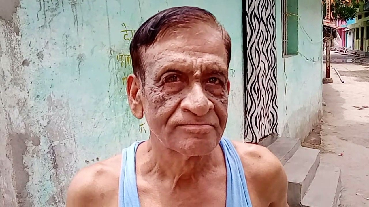 चांटीडीह पहुंचे निगम अमले ने डायरिया रोकने झोंक...