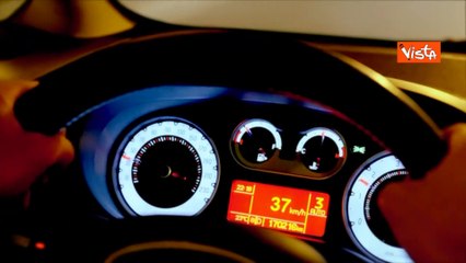 "Guida e basta", ecco il nuovo spot di Anas, Mit e Polizia contro le distrazioni al volante