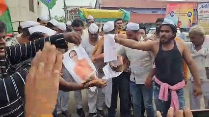 पटवारी चयन परीक्षा में हुए घोटाले को लेकर कार्यकर्ताओं ने प्रदर्शन