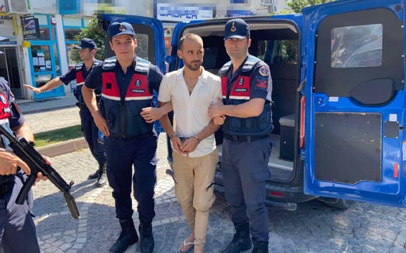 Damat dehşeti! Yaşlı çifti önce bıçakladı sonra yaktı