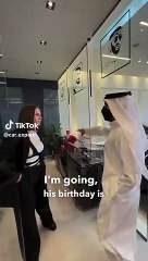 Khoe mẽ sự giàu có khi ném tiền vào nhân viên, TikToker nhận cái kết đăng