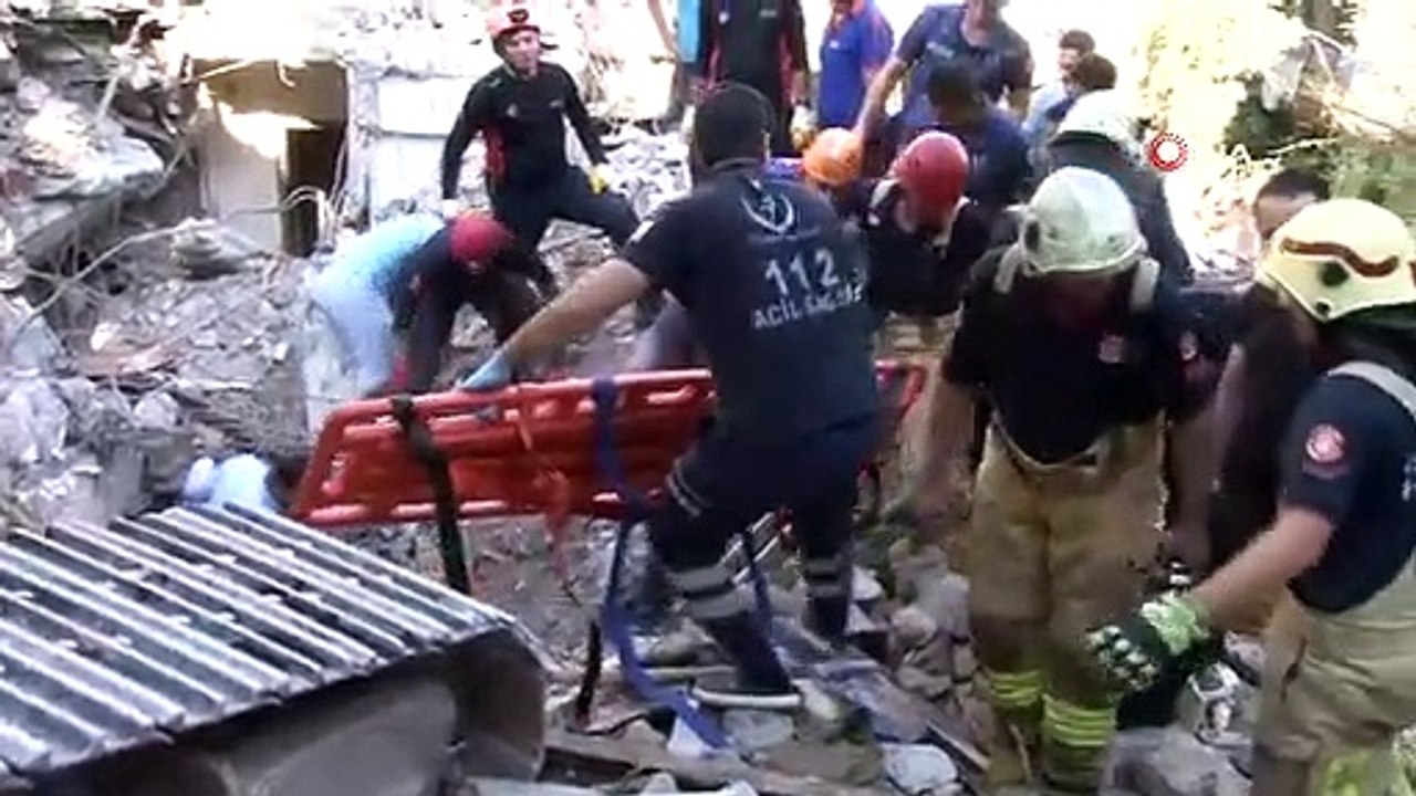 Bakırköy'de kontrollü yıkım sırasında göçük yaşandı