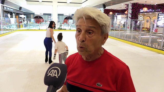 BURSA - Donmuş havuzda başladığı buz pateninde yıllardır sporcu ve antrenör yetiştiriyor