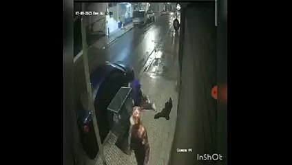 Lo golpean por darle 'me gusta' a foto de una joven