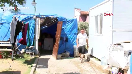 Termometreler 42 derecenin üzerine çıkınca... Hatay'da vatandaş çadırların önünde suyla serinledi: Çadıra klima kurmak mümkün değil