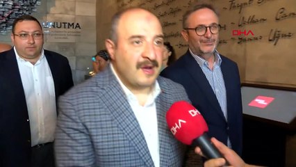Le député du parti AK Mustafa Varank a visité le monument des martyrs du 15 juillet