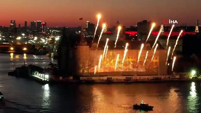 Haydarpaşa Garı'nda 15 Temmuz anısına mapping gösterimi