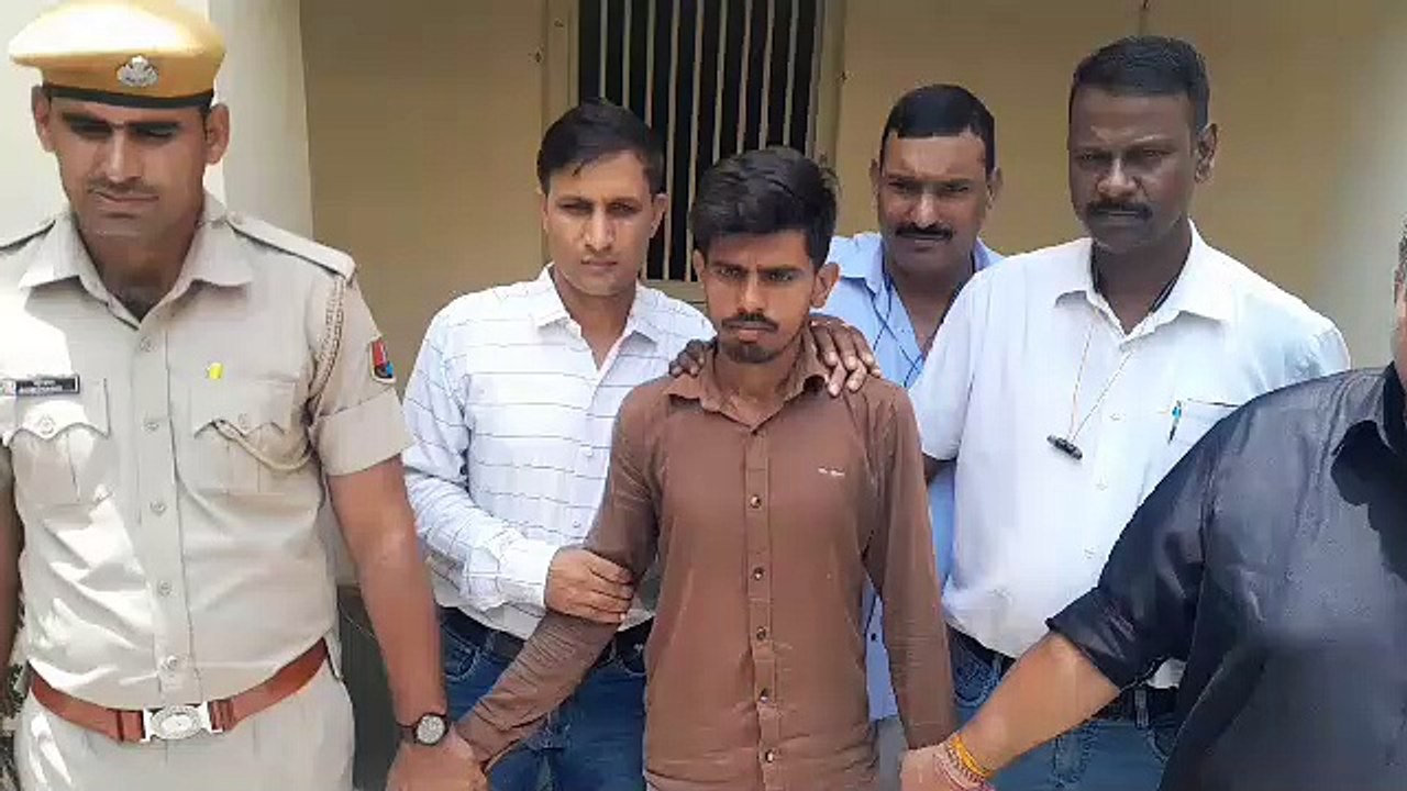 देखें वीडियो : जीआरपी ने 16 किलो डोडा-चूरा समेत...