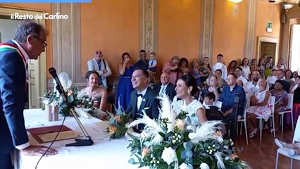 Matrimonio tra prof a Pesaro, sposati dal preside. Il video delle nozze