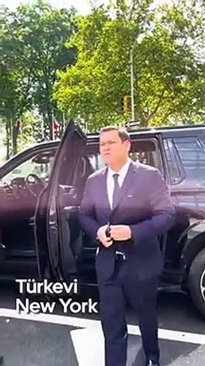 Les réactions au PDG de Martı Öktem, qui se promenait les mains dans les poches à côté du Consul général à New York, sont une avalanche : les actions sont au plus bas, mais l'ego est au plafond