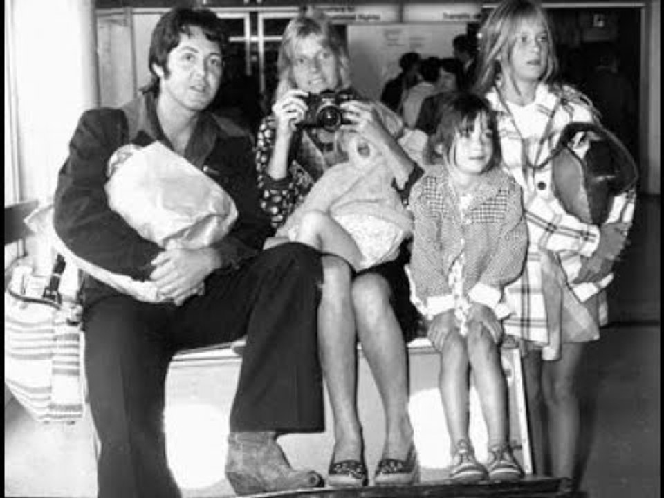 La belle-fille discrète de Paul McCartney gagne sa vie en faisant de la poterie alors que son autr