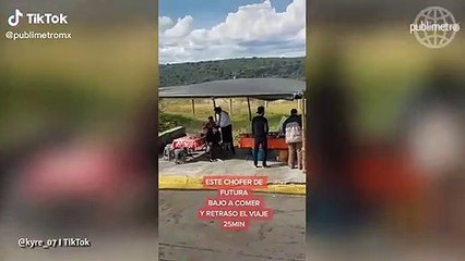 Conductor deja esperando a pasajeros por ir a comer