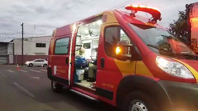 Adolescente fica ferido após colisão entre carro e moto no Cascavel Velho