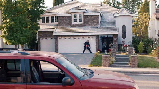 Pups Alone Bande-annonce (EN)