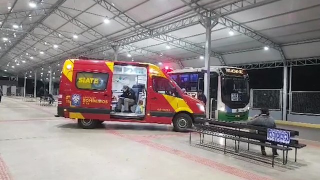 Idoso cai ao descer de ônibus no Terminal Sul e sofre lesão na cabeça