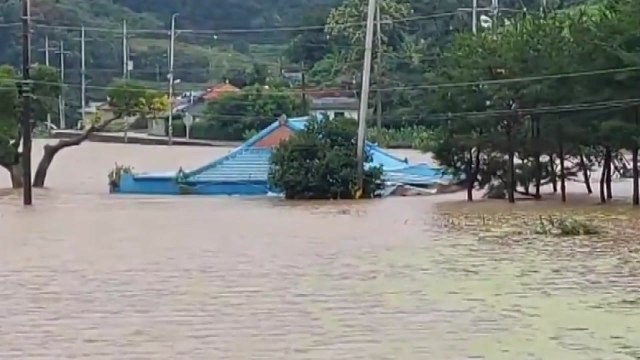 나흘 새 장마철 2배 호우...충청 이남 또 300mm 호우 비상 / YTN
