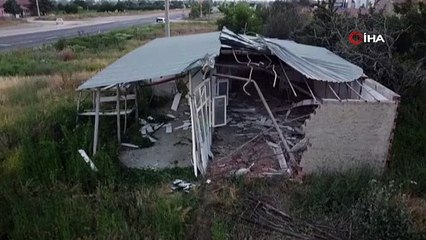 Kontrolden çıkan tır başka tıra çarpıp prefabrik yapıya daldı