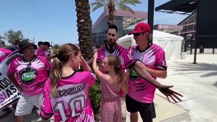 Les fans attendent l'arrivée de Messi