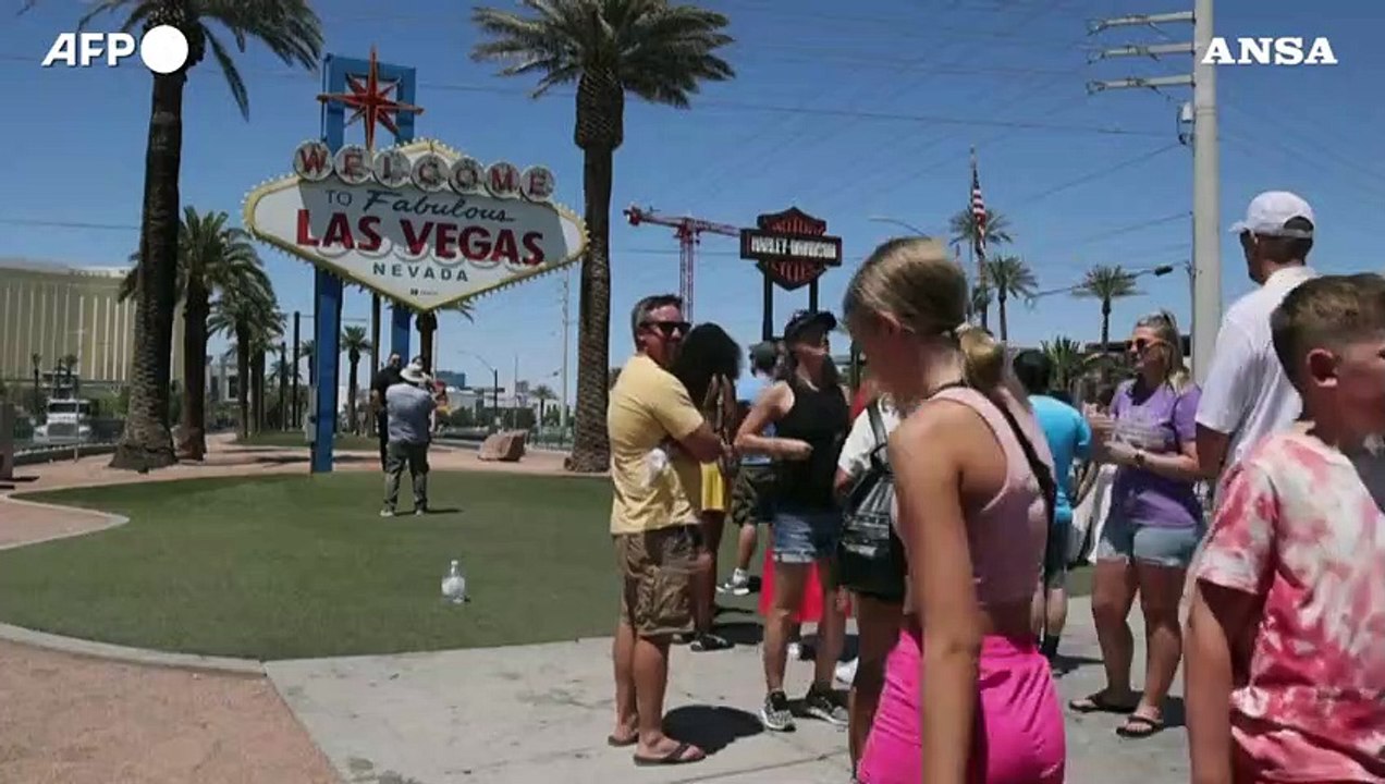 Usa nella morsa del caldo, a Las Vegas residenti e turisti cercano refrigerio