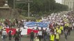 Cientos de personas marchan por la paz en la capital de Perú
