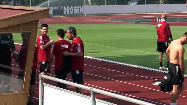 Ils ont ciblé le président ! Ces deux joueurs qui se sont échappés ont incité les fans de Beşiktaş à se rebeller.