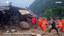 Inondazioni in Corea del Sud, soccorritori al lavoro a Yeongju e Cheongju