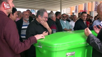Sivas'ta kazada ölen öğretmen çift ve kızlarının cansız bedenleri toprağa verildi