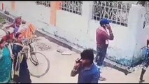 खगड़िया: मंदिर से श्रद्धालु की बाइक हुई चोरी, घटना सीसीटीवी में कैद, देखें वीडियो