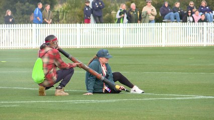 "Wärmende Worte zur Begrüßung": Didgeridoo-Einlage für die deutschen Frauen