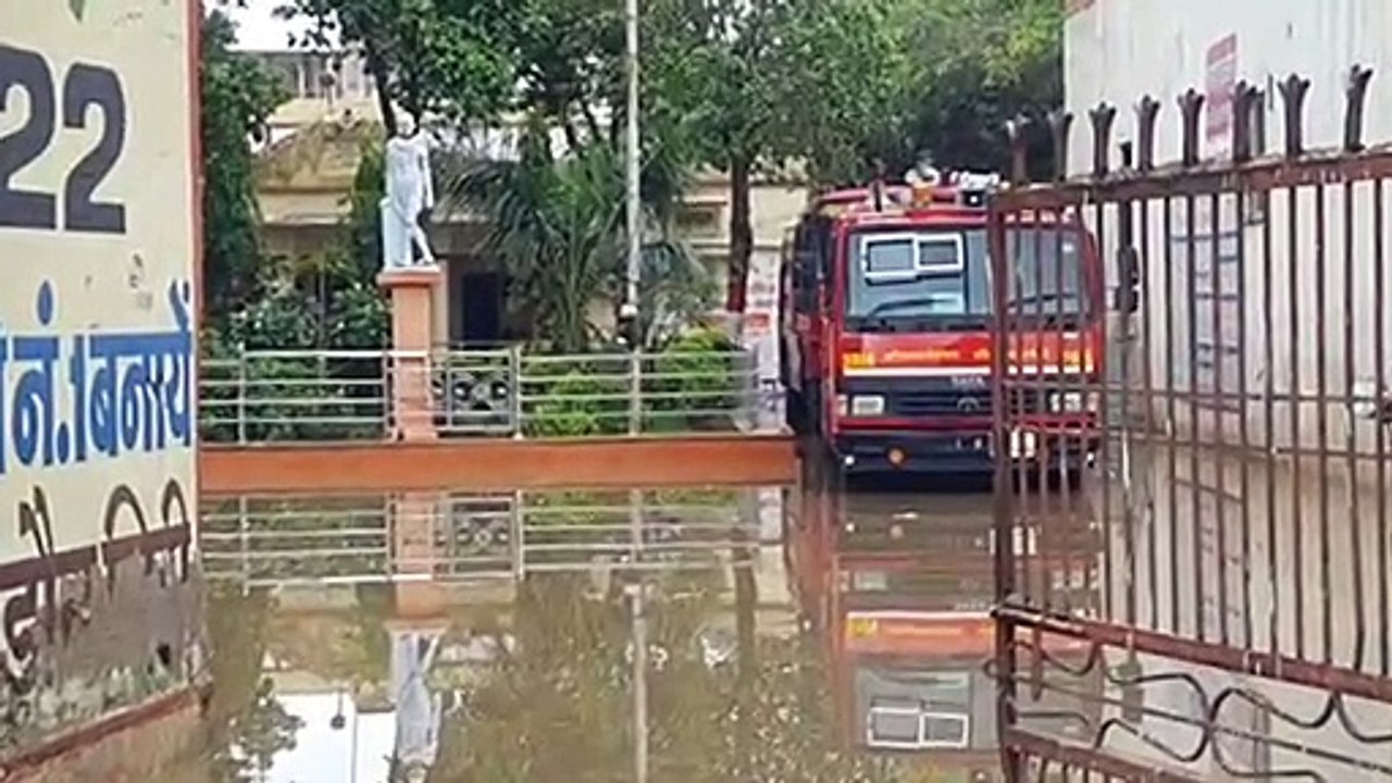 4 घंटे में 2 इंच बारिश: बाजार हुए जलमग्न, दुकान...