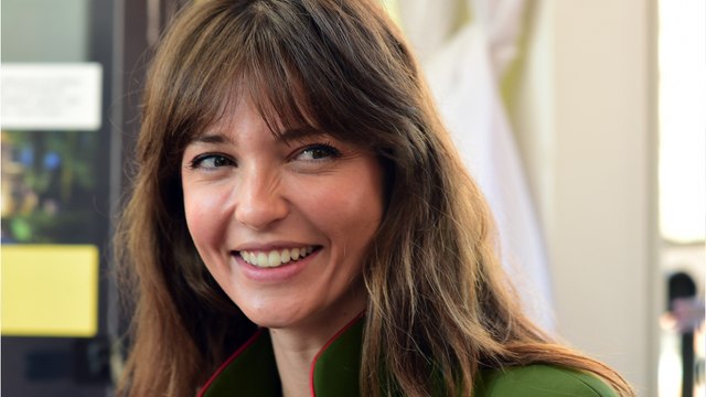 Voici - Annabelle Belmondo annonce sa grossesse avec une photo de son ventre arrondi