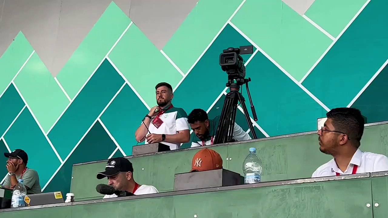 محلل أداء فيديو فريق الرجاء يقدم النصح لزينباو...