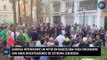 Garriga interrumpe un mitin en Barcelona para encararse con unos boicoteadores de extrema izquierda