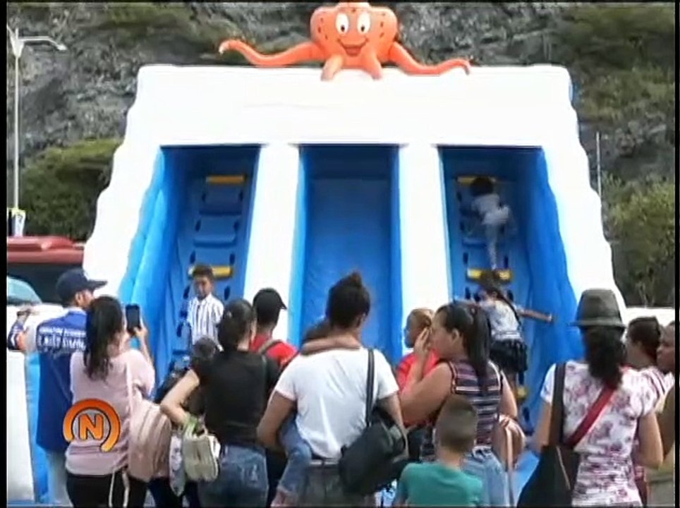 En ambiente familiar y lleno de diversión habitantes del edo. La Guaira disfrutaron del día del niño