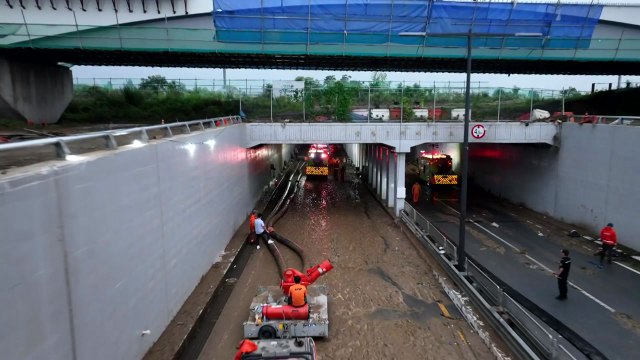 오송 지하차도 누적 사망자 13명... 진흙에 수색 난항 / YTN